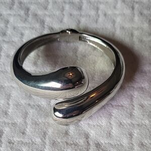 Elegant Silver Women's Bracelet
